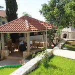Fuer 6 Personen Mit Terrasse Und Meerblick By Interhome *