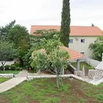 Appartamento Fuer 6 Personen Mit Terrasse Und Meerblick By Interhome Selce