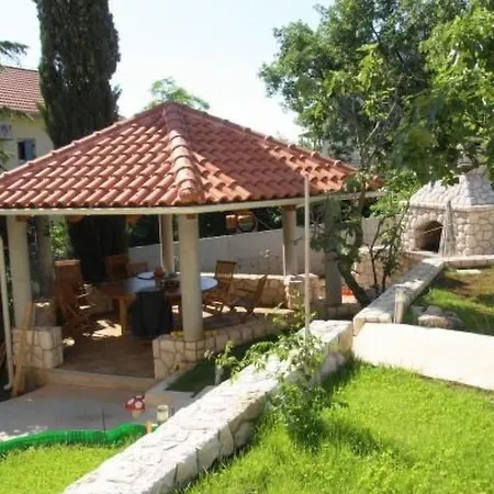 Fuer 6 Personen Mit Terrasse Und Meerblick By Interhome *