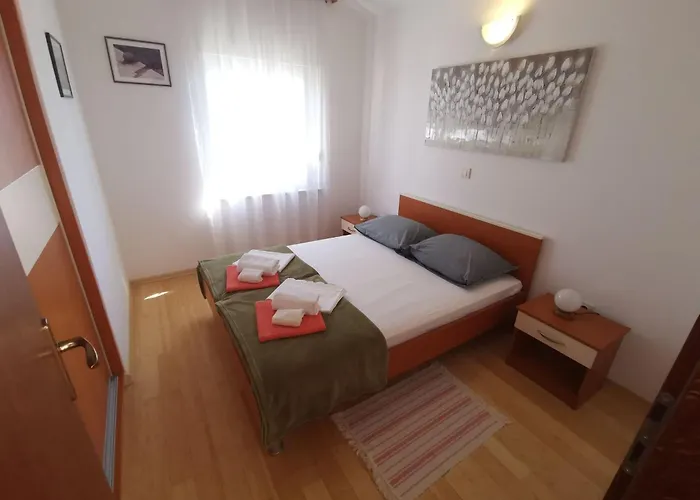 Fuer 6 Personen Mit Terrasse Und Meerblick By Interhome