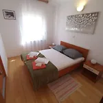Fuer 6 Personen Mit Terrasse Und Meerblick By Interhome