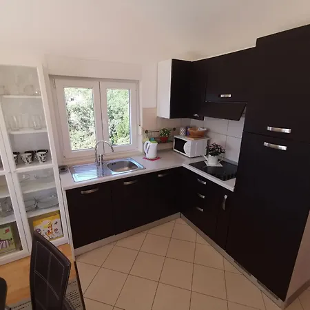 Fuer 6 Personen Mit Terrasse Und Meerblick By Interhome * Selce