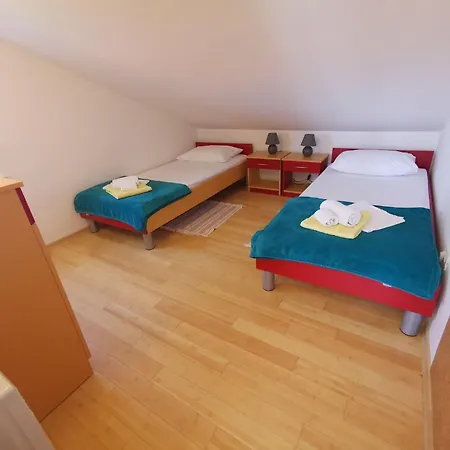 Fuer 6 Personen Mit Terrasse Und Meerblick By Interhome Appartement *
