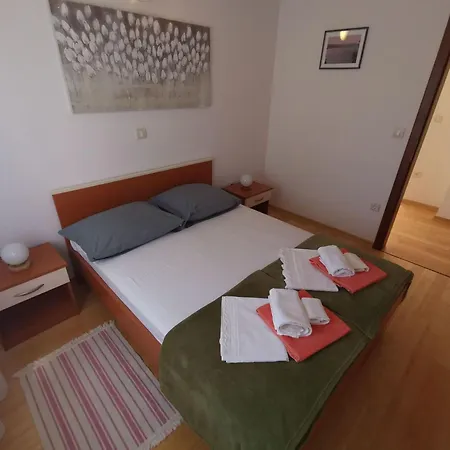 Apartman Fuer 6 Personen Mit Terrasse Und Meerblick By Interhome