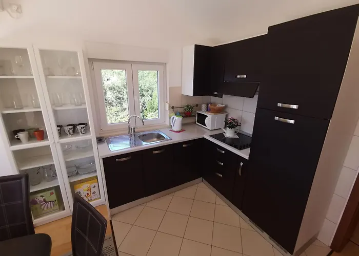 Fuer 6 Personen Mit Terrasse Und Meerblick By Interhome * Selce