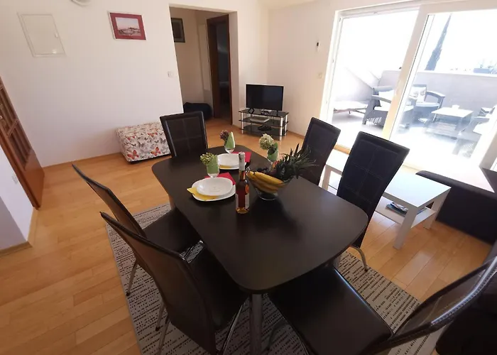 Fuer 6 Personen Mit Terrasse Und Meerblick By Interhome * Selce
