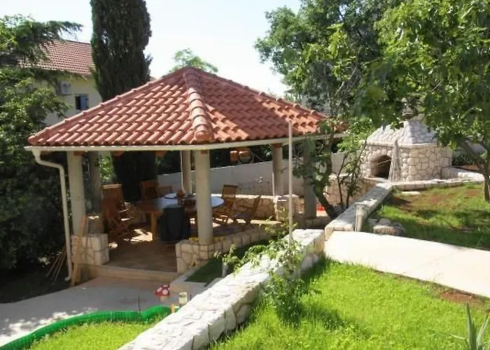 Fuer 6 Personen Mit Terrasse Und Meerblick By Interhome *